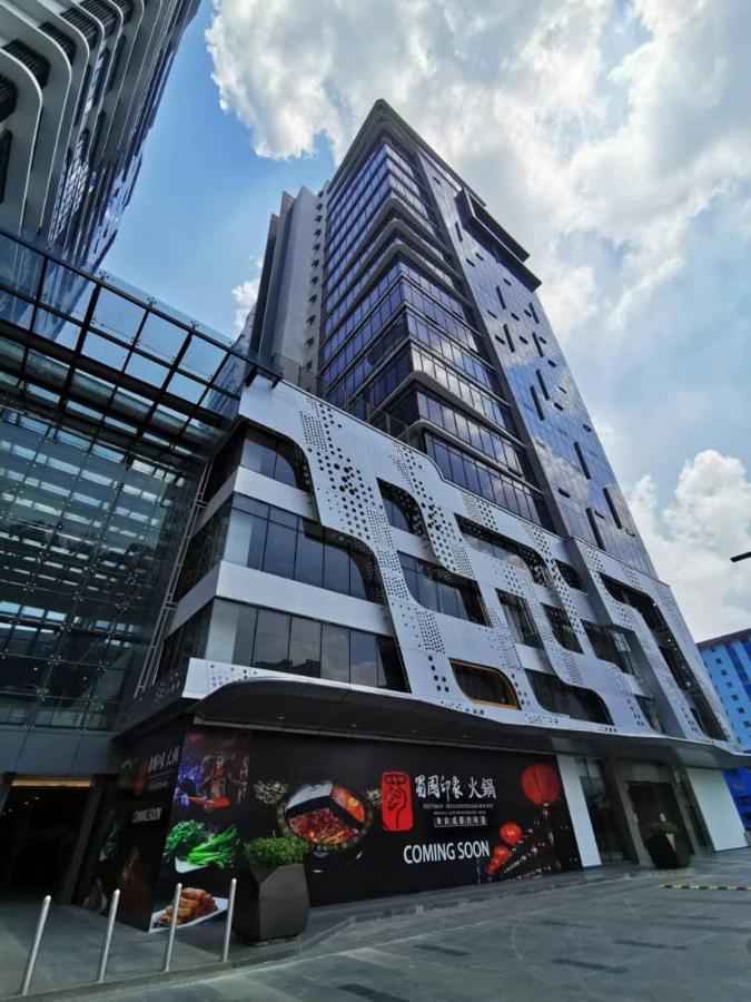 Revo At Aurora Place, Pavilion 2, 5 Minutes To Axiata Arena Bukit Jalil Free Wifi By De Harlequins Guesthouse Kuala Lumpur Bagian luar foto